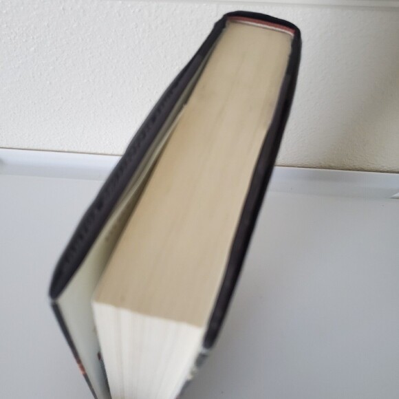 The Gray Ghost (A Sam and Remi Fargo Adventure) Cussler, Clive, Burcell, Robin - Picture 12 of 14